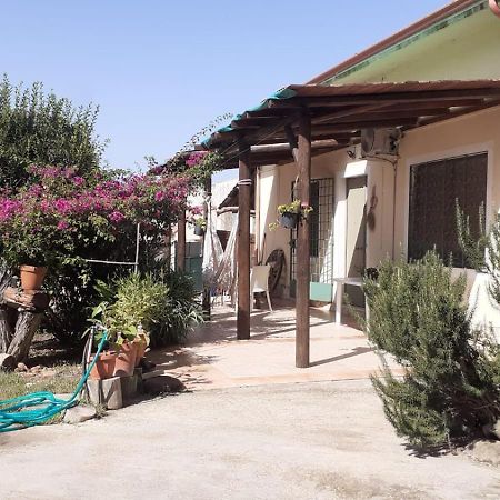 Isuedda Villa Marrùbiu Exterior foto